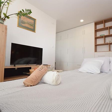 Shine24 - Spacious And Bright Apartment - New Novi Sad Buitenkant foto