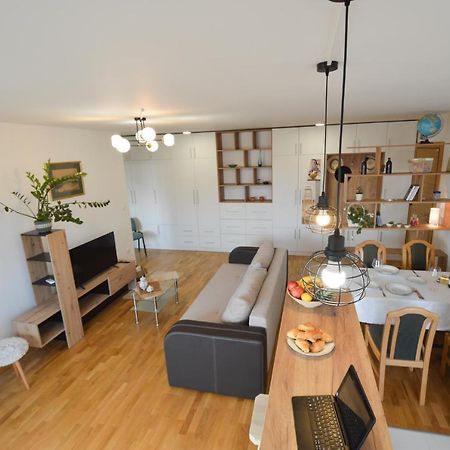 Shine24 - Spacious And Bright Apartment - New Novi Sad Buitenkant foto