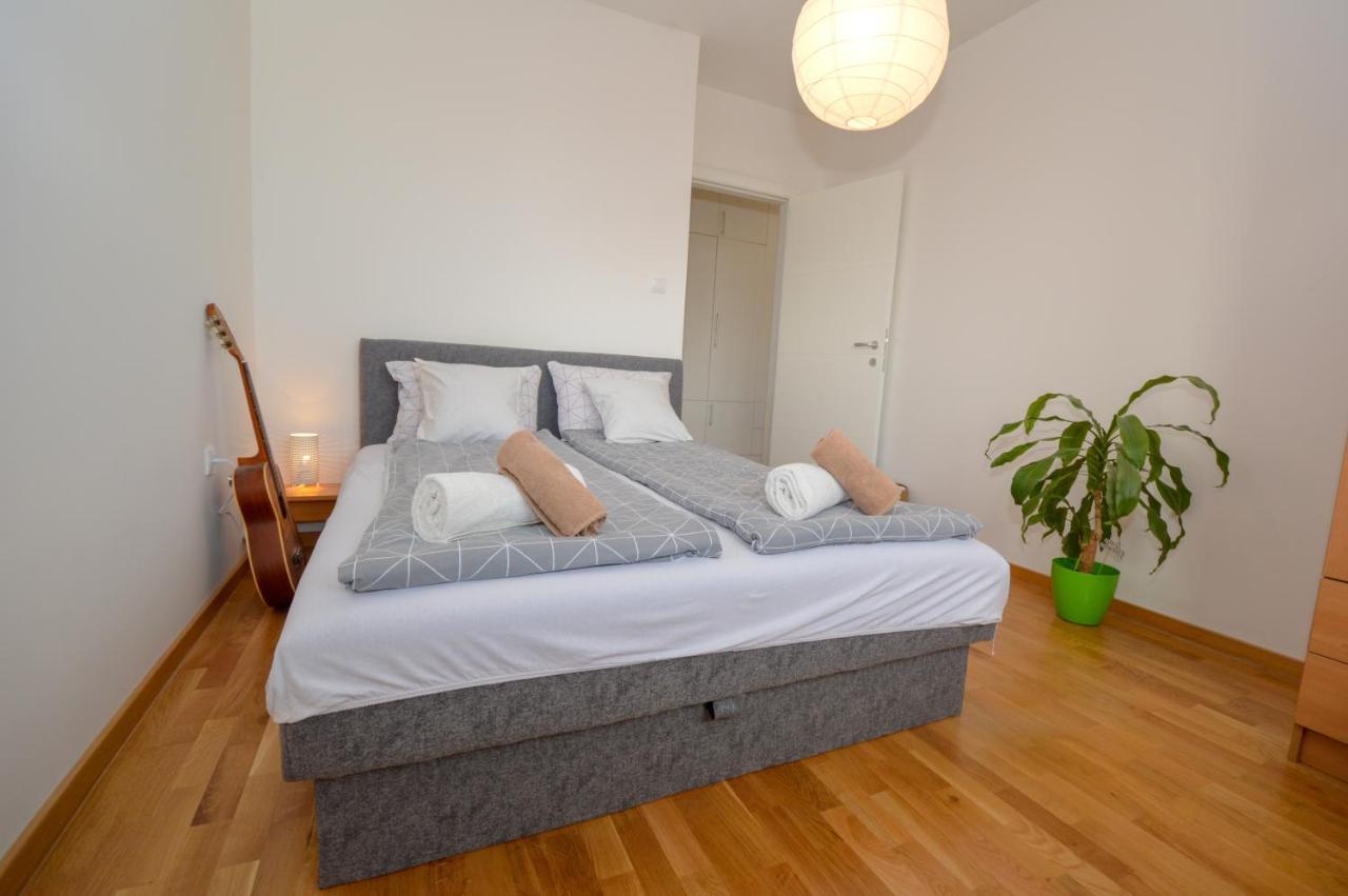 Shine24 - Spacious And Bright Apartment - New Novi Sad Buitenkant foto