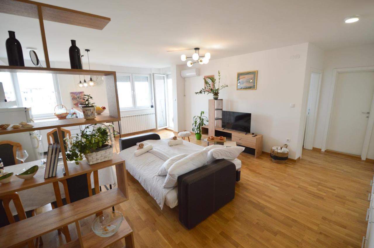 Shine24 - Spacious And Bright Apartment - New Novi Sad Buitenkant foto