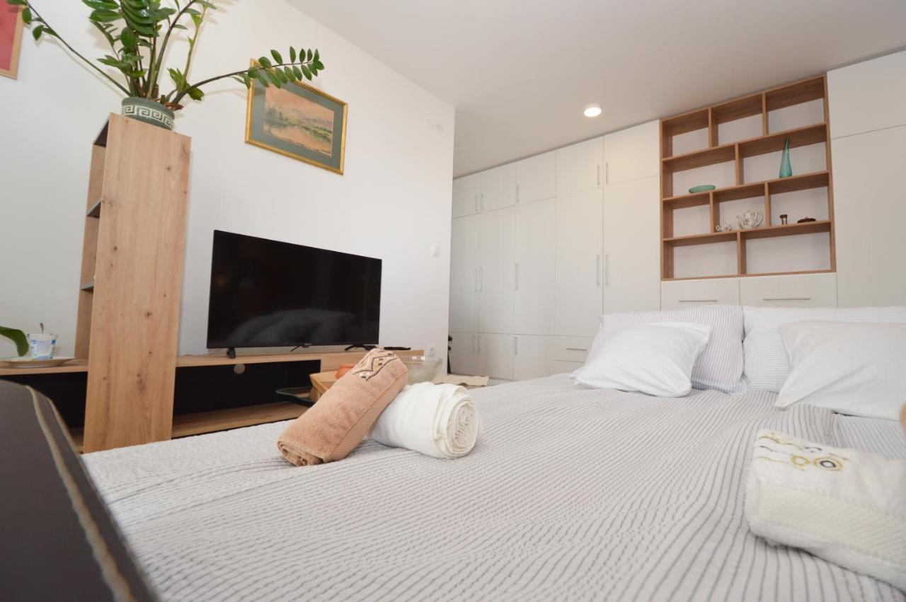 Shine24 - Spacious And Bright Apartment - New Novi Sad Buitenkant foto